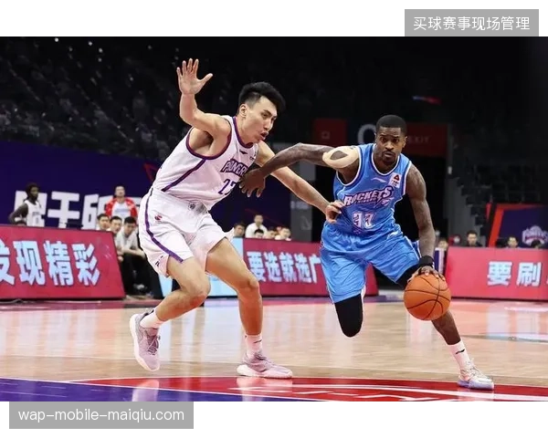 上海队外援怀特塞德镇守禁区效果显著,成为CBA历史上首位荣获最佳防守球员的外籍球员 上海队外援怀特塞德镇守禁区效果显著,成为CBA历史上首位荣获最佳防守球员的外籍球员